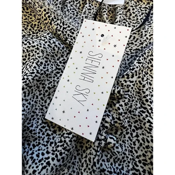 Sienna Sky blouse womens XS white black fitted gathered waist short sleeve NWT - Picture 7 of 9